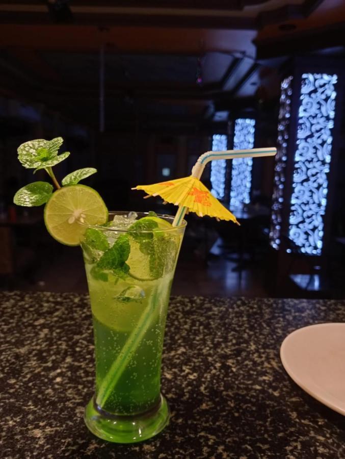 Hotel Samrat Baharampur Eksteriør bilde