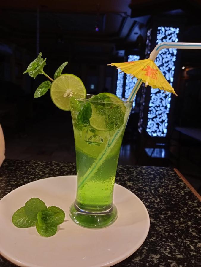 Hotel Samrat Baharampur Eksteriør bilde