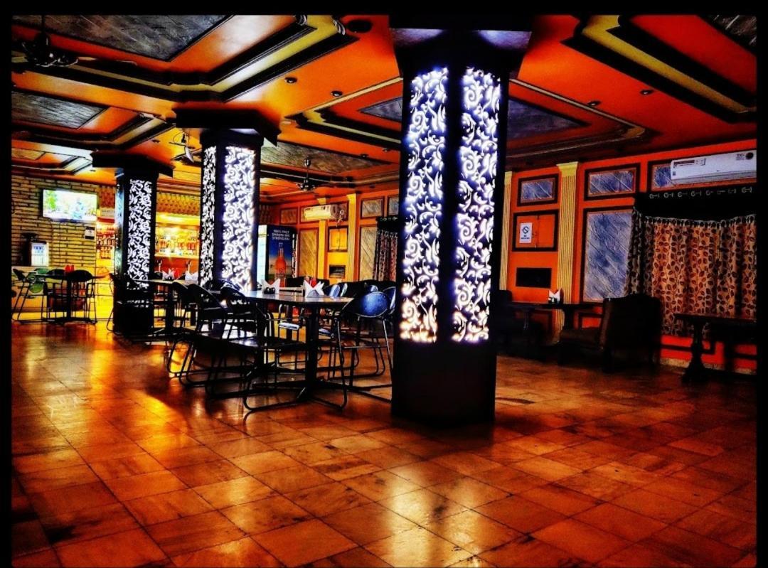 Hotel Samrat Baharampur Eksteriør bilde