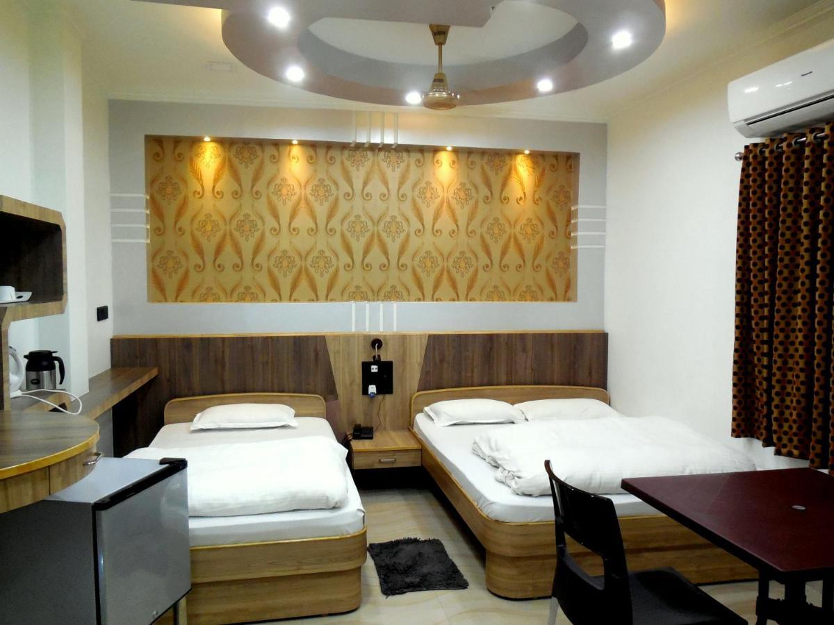 Hotel Samrat Baharampur Eksteriør bilde