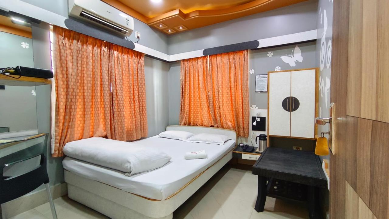 Hotel Samrat Baharampur Eksteriør bilde