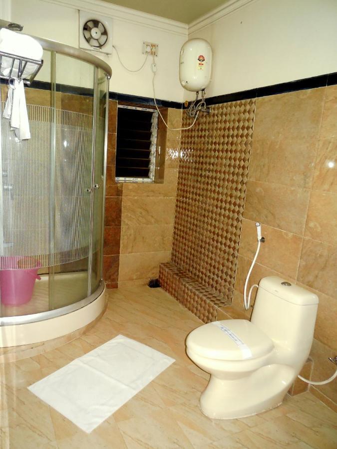 Hotel Samrat Baharampur Eksteriør bilde
