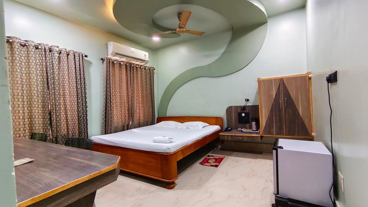 Hotel Samrat Baharampur Eksteriør bilde