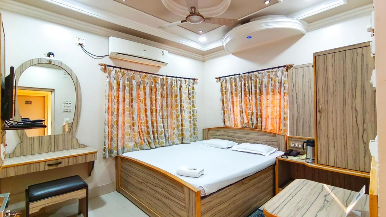 Hotel Samrat Baharampur Eksteriør bilde