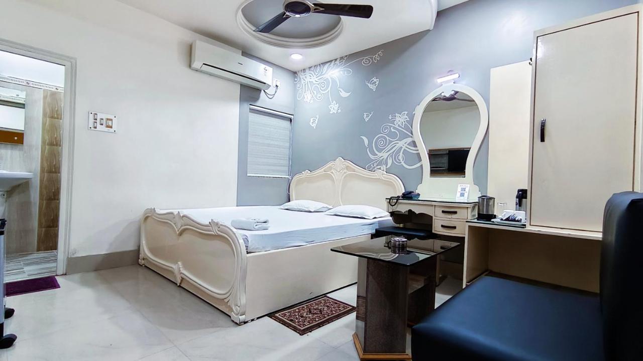 Hotel Samrat Baharampur Eksteriør bilde