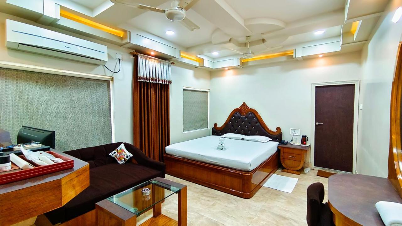 Hotel Samrat Baharampur Eksteriør bilde