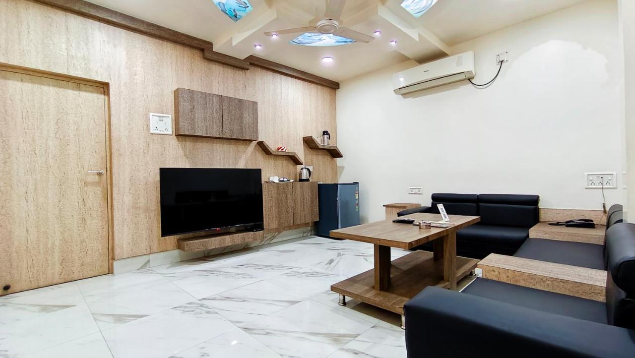 Hotel Samrat Baharampur Eksteriør bilde
