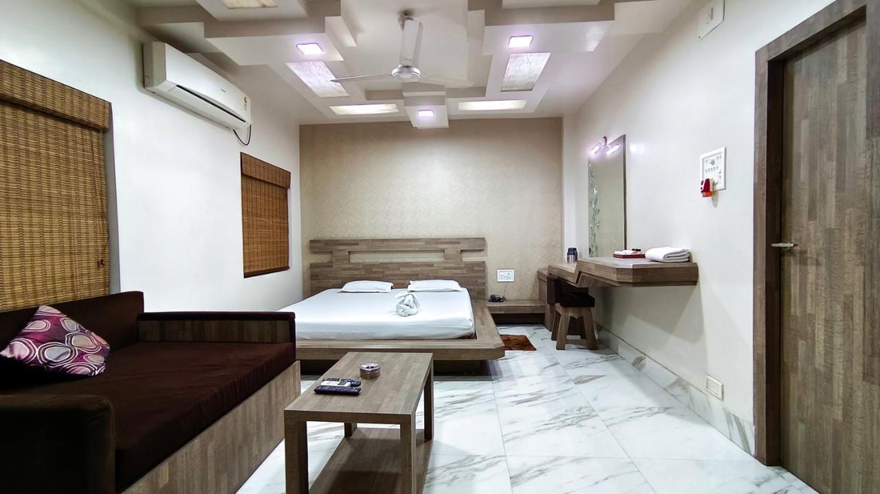 Hotel Samrat Baharampur Eksteriør bilde