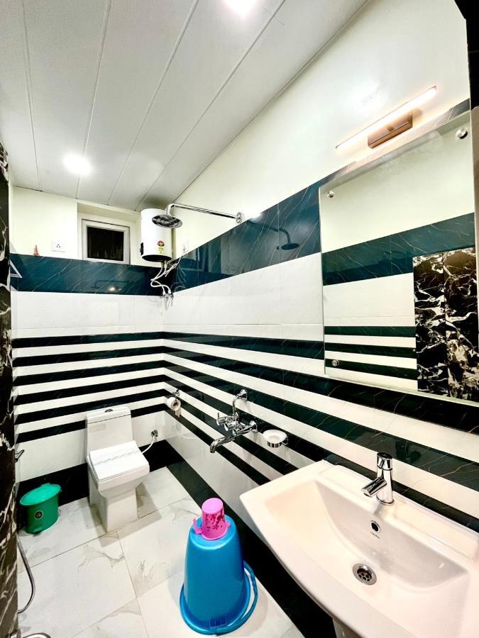 Hotel Samrat Baharampur Eksteriør bilde