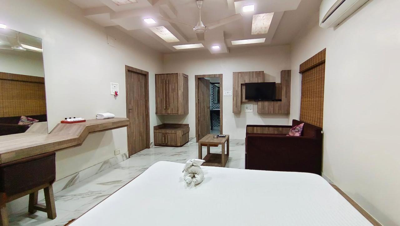 Hotel Samrat Baharampur Eksteriør bilde
