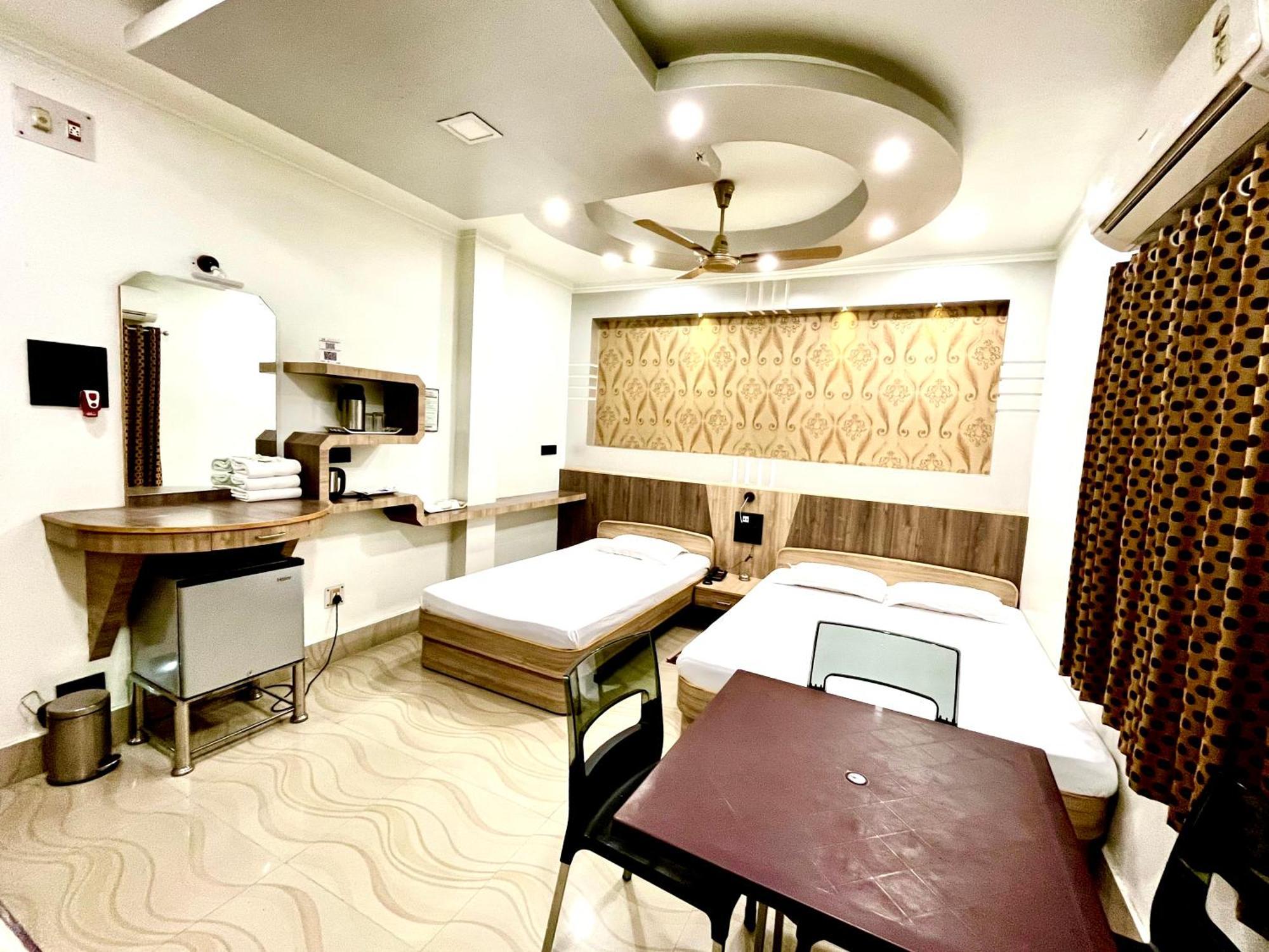 Hotel Samrat Baharampur Eksteriør bilde