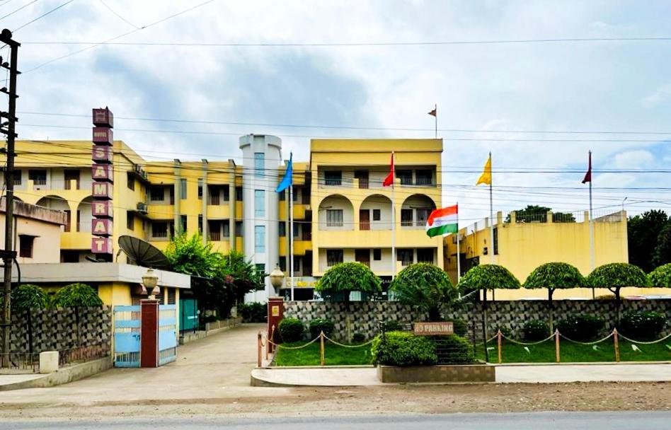 Hotel Samrat Baharampur Eksteriør bilde