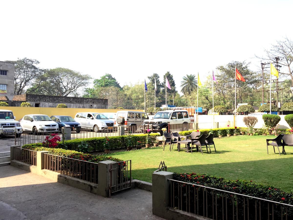 Hotel Samrat Baharampur Eksteriør bilde
