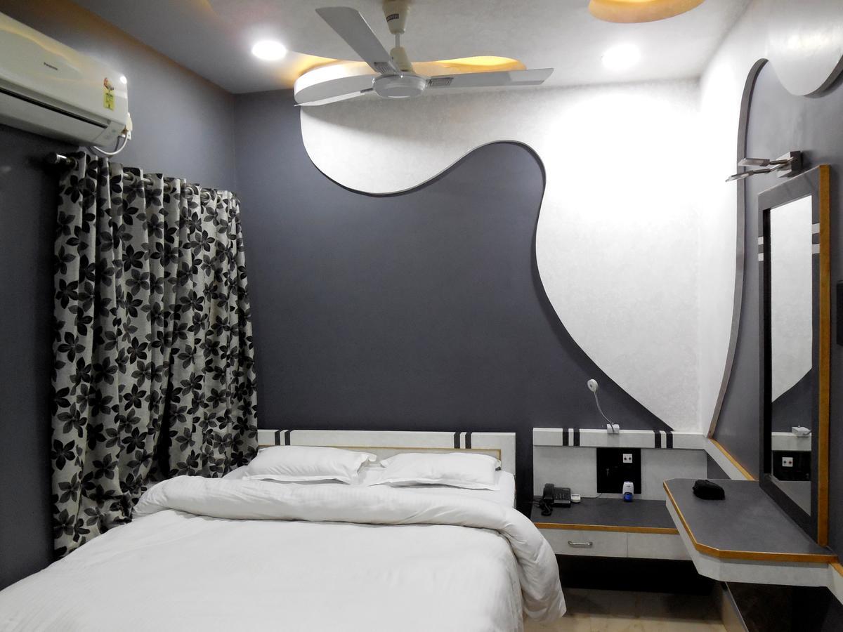 Hotel Samrat Baharampur Eksteriør bilde