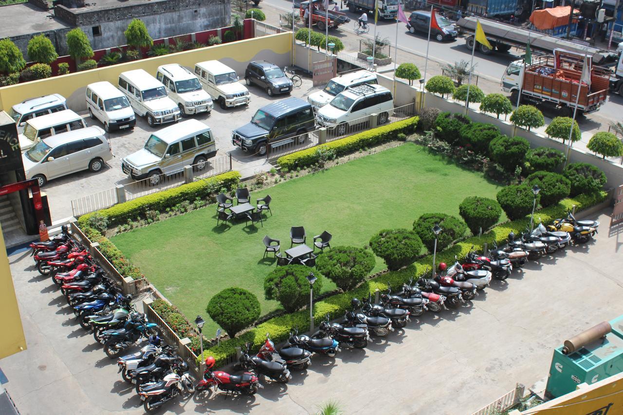 Hotel Samrat Baharampur Eksteriør bilde