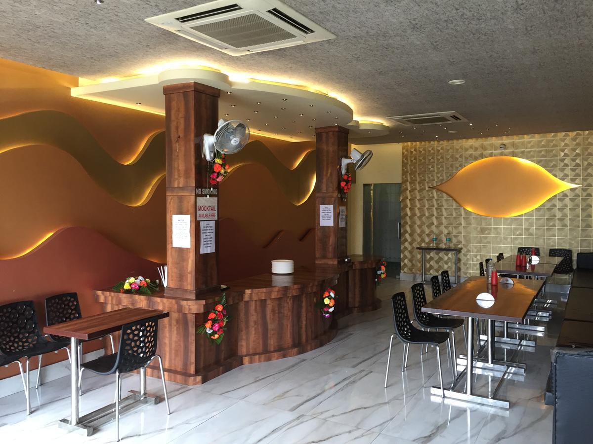 Hotel Samrat Baharampur Eksteriør bilde