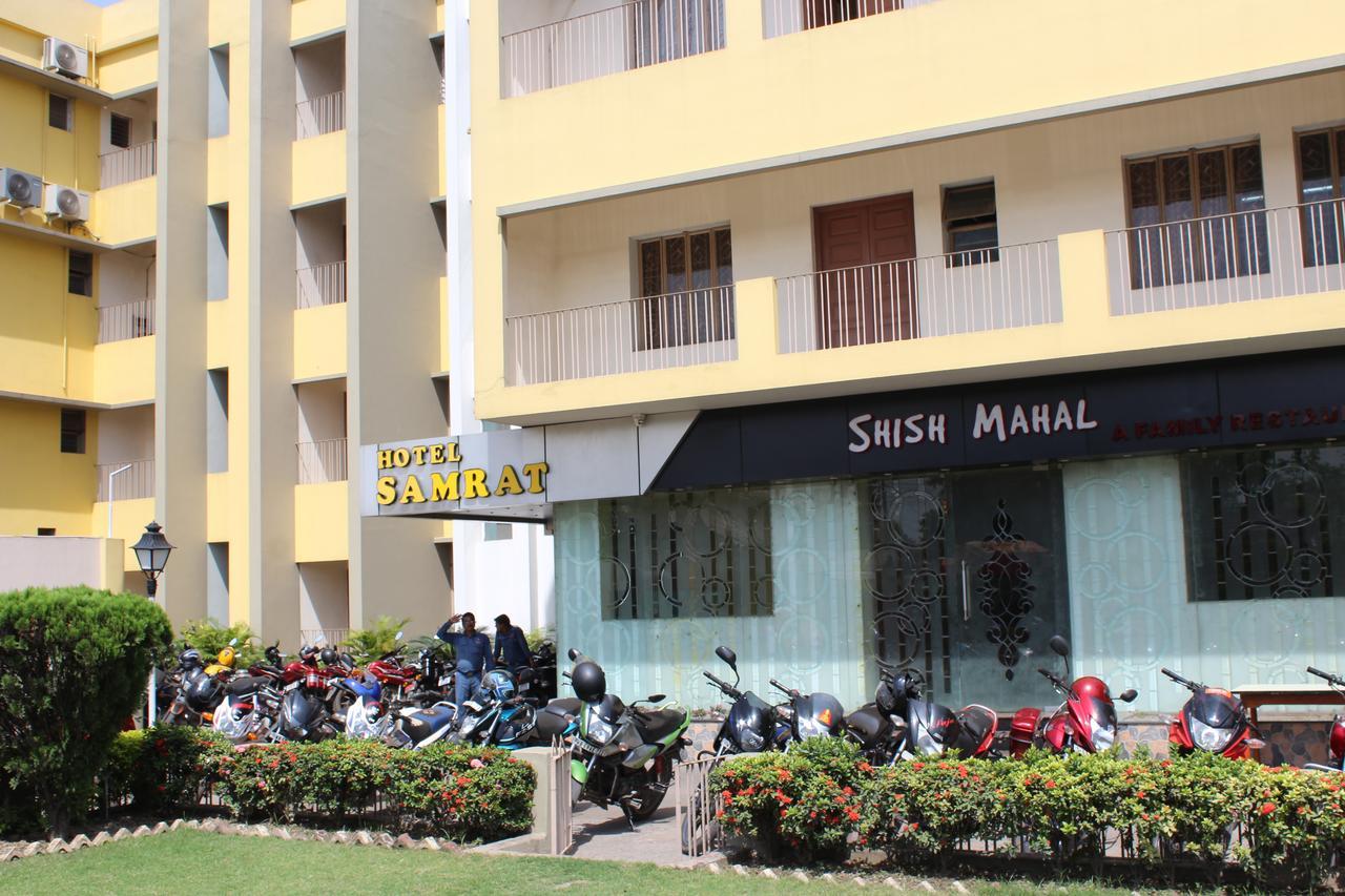 Hotel Samrat Baharampur Eksteriør bilde