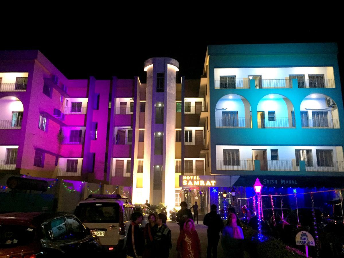 Hotel Samrat Baharampur Eksteriør bilde