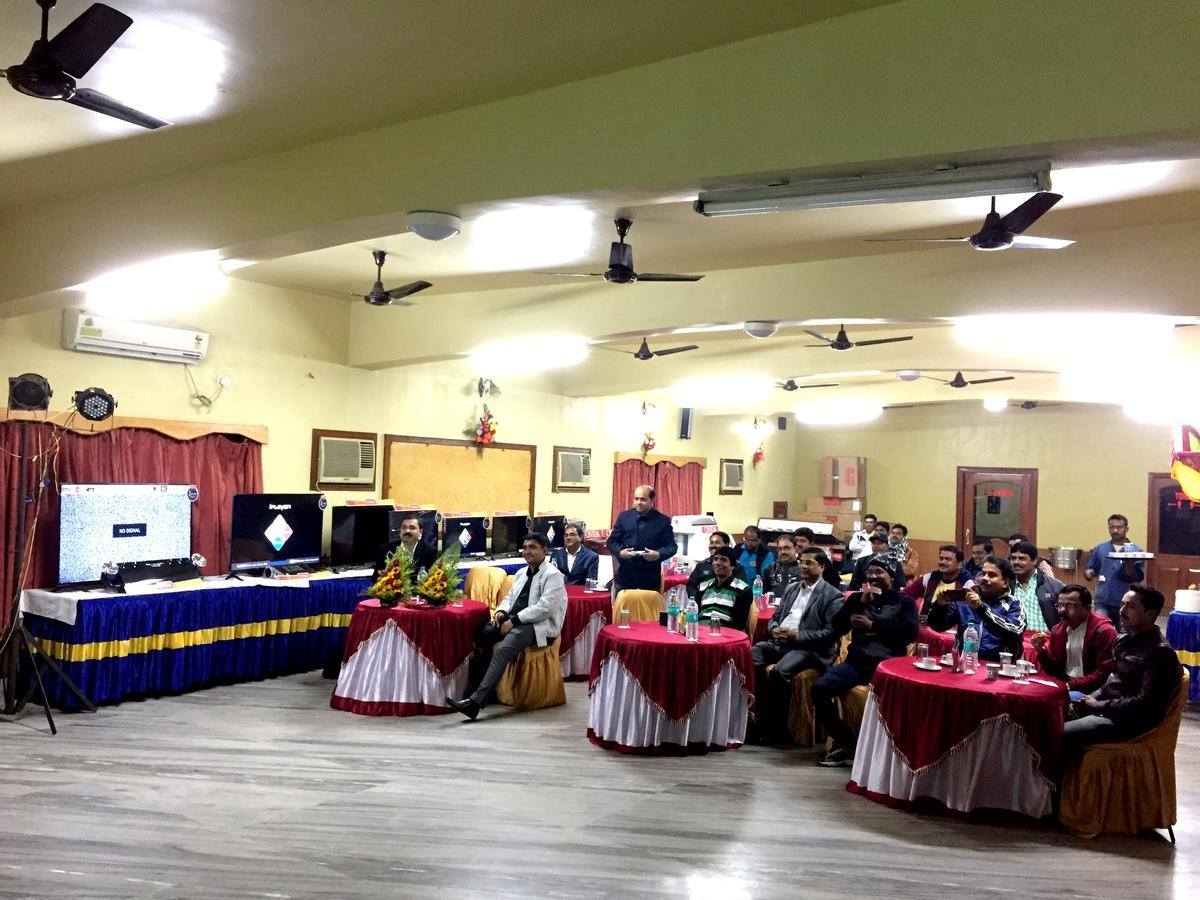 Hotel Samrat Baharampur Eksteriør bilde