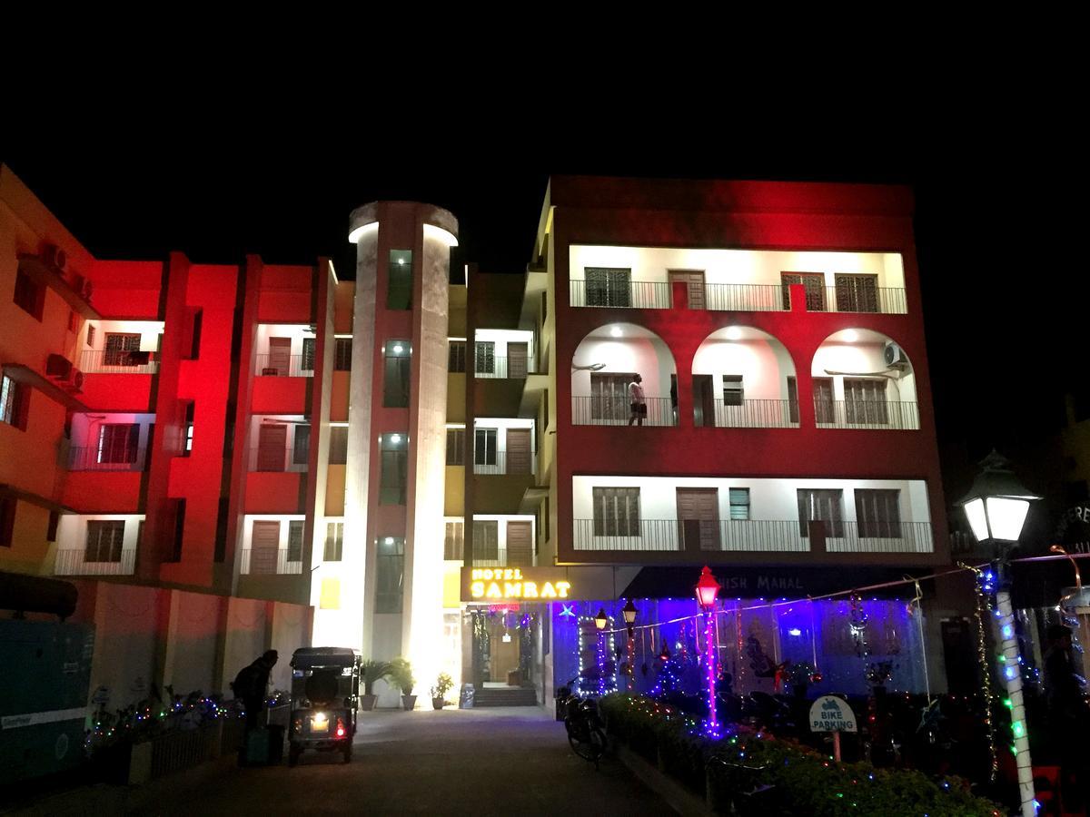 Hotel Samrat Baharampur Eksteriør bilde